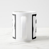 2 plus 2 is 5 grote koffiekop (Achterkant)