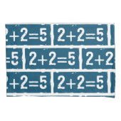 2 plus 2 is 5 kussensloop (Voorkant)