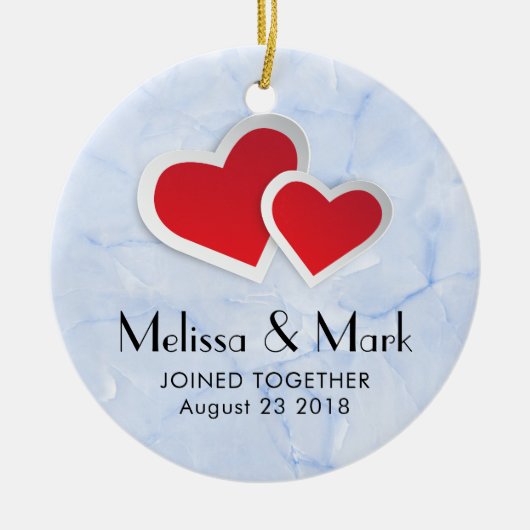 2 Rode papieren harten op Icy Blue Marble Wedding Keramisch Ornament (Voorkant)