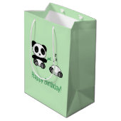 2 Schattigee kleine panda's op groen Medium Cadeauzakje (Achterkant Gekanteld)