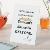 2 schoenen of geen wit reclamebord met voetstuk (Insitu)