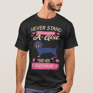 2 Sta nooit tussen een meisje en haar takshond T-shirt