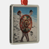 2 Sunbathing Women & Asian Umbrella, Florida Metalen Ornament (Rechts)