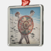 2 Sunbathing Women & Asian Umbrella, Florida Metalen Ornament (Links)