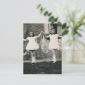 2 winkelwagens met postkaart (Staand voorkant)