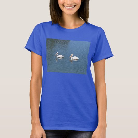 2 witte pelikanen op blauw t-shirt (Voorkant)