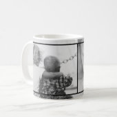 2 zwart-witfoto's koffiemok (Voorkant links)