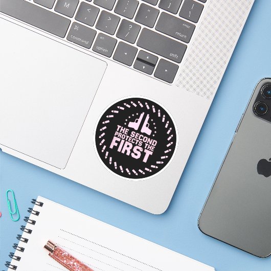 2A Tweede beschermt het eerste vrije Pistool van d Sticker (Laptop met iPhone)