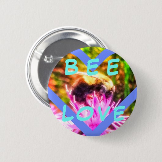2BEE LOVE MED PIN RONDE BUTTON 5,7 CM (Voorkant /achterkant)