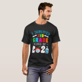 2e graad Afstuderen Cute I Survived 2e graad Cla T-shirt (Voorkant volledig)