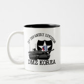 2e ID DMZ Korea Vet Tweekleurige Koffiemok (Links)