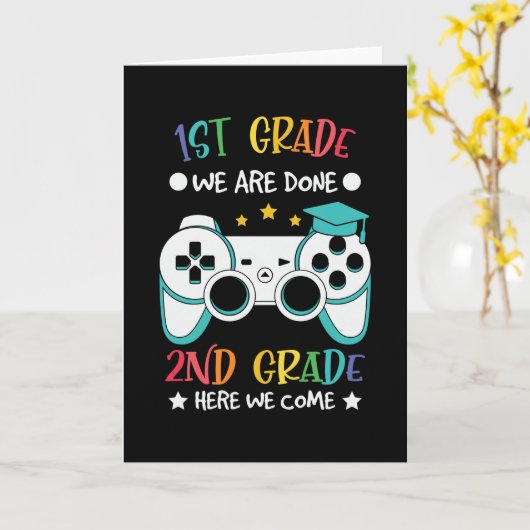 2e klas hier komen we videogame terug naar school kaart (Gele Bloem)