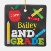 2e klas Keepsake Chalkboard Kleurrijk Kinder Keramisch Ornament (Achterkant)