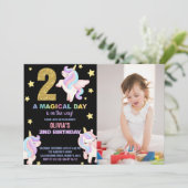 2e Rainbow Unicorn Verjaardag Uitnodigingen w foto (Staand voorkant)
