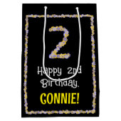 2e verjaardag: Floral Flowers Number, Custom Name Medium Cadeauzakje (Achterkant)