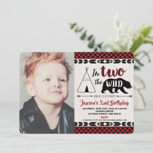 2e verjaardag foto uitnodiging jongen wild twee (Staand voorkant)
