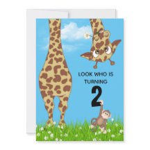 2e verjaardag Giraffe in gras