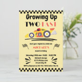 2e verjaardag opgroeien twee snelle gele race auto kaart (Staand voorkant)