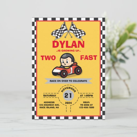 2e verjaardag racer auto's uitnodiging (Staand voorkant)