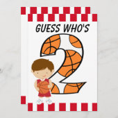 2e verjaardag: Red en White Basketball Player v2 Kaart (Voorkant / Achterkant)