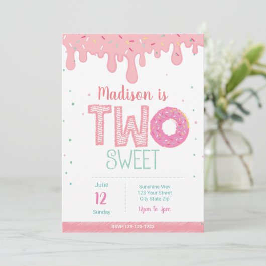 2e verjaardag roze donut uitnodiging (Staand voorkant)