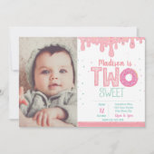 2e verjaardag Roze donut uitnodiging met afbeeldin (Voorkant)