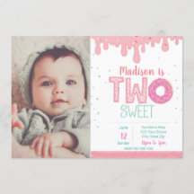 2e verjaardag Roze donut uitnodiging met afbeeldin