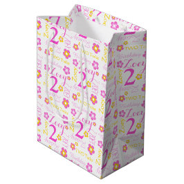 2e Verjaardag roze geel aangepaste naam cadeau tas Medium Cadeauzakje