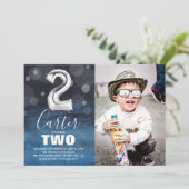 2e verjaardag Silver Balloon | Blauwe fotoparty Kaart (Staand voorkant)