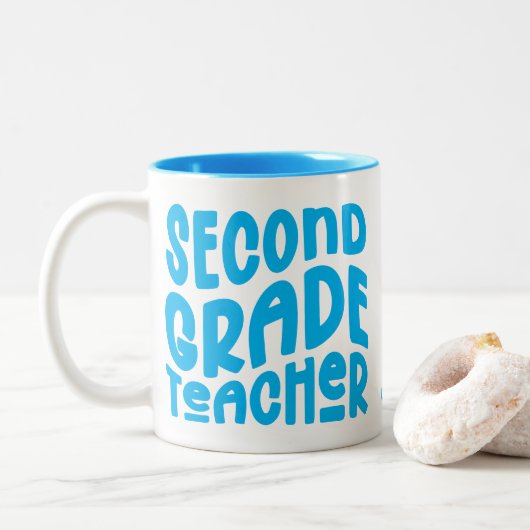 2nd Grade Teacher Light Blue Text Tweekleurige Koffiemok (Met donut)