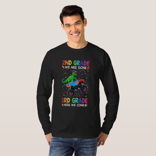 2nd Grade We Are Done Second Grade Dinosaurs Monst T-shirt (Voorkant volledig)
