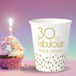 30 en Fabulous Elegant Gold Glitter 30th Birthday Papieren Bekers<br><div class="desc">30 en Fabulous Elegant Gold Glitter 30th Birthday Party Paper Cups. Moderne vormgeving met trendy typografie en faux gouden glitterspots. Het ontwerp heeft een douanenaam. Maak gepersonaliseerde 30e verjaardagsfeestartikelen voor haar. Personaliseer met jouw naam. U kunt om het even welke tekst op het bekertje wissen.</div>