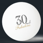30 en Fabulous Elegant Script 30th Birthday Ping Pingpongbal<br><div class="desc">30 en Fabulous Elegant Script 30th Birthday Ping Pong Ball. Het ontwerp heeft een leuk gezegde 30 en Fabulous in een trendy manuscript. U kunt de leeftijd en om het even welke tekst op de bal veranderen.</div>