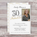 30 en Fabulous Elegant Script Photo Birthday Kaart<br><div class="desc">30 en Fabulous Elegant Script Photo Birthday Invitation. Uitnodiging voor fotoverjaardagsfeest. Het fabricage patroon bevindt zich op de achterkant. Voeg uw foto toe en pas de tekst op de uitnodiging aan. Geweldig voor het verjaardagsfeest van een vrouw.</div>