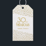 30 en Fabulous Gold Glitter 30th Birthday Cadeaulabel<br><div class="desc">30 en Fabulous Gold Glitter 30th Birthday Gift Labels. Moderne en elegante verjaardagslabels met trendy typografie en faux goudglitter stippen. Het ontwerp heeft een douanenaam. Maak gepersonaliseerde 30e verjaardag labels voor haar.</div>