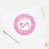 30e geboorte Nummer Patroon roze/wit 30 Ronde Sticker (Envelop)