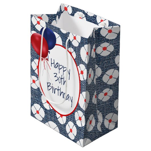 30e geboortedag ballonnen op Floral Denim Medium Cadeauzakje (Voorkant Gekanteld)