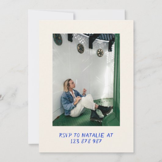 30e Hand Getrokken Blauwe Boog Martini Foto Verjaa Kaart (Achterkant)