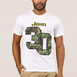 30e verjaardag Camo Eén jaar aangepaste naam V022 T-shirt