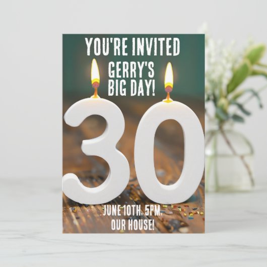 30E VERJAARDAG CUSTOM PARTY UITNODIGINGEN (Staand voorkant)
