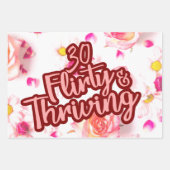30e Verjaardag Dertig Flirty en bloeiende Fun Pink Inpakpapier Vel (Voorkant 3)
