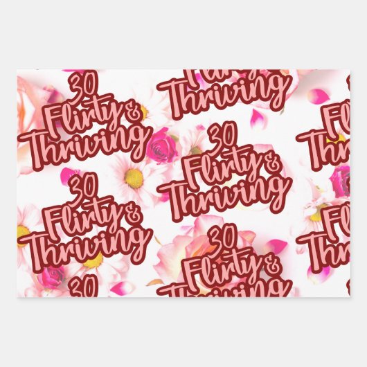 30e Verjaardag Dertig Flirty en bloeiende Fun Pink Inpakpapier Vel (Voorkant)