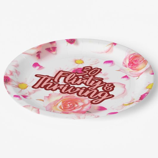 30e Verjaardag Dertig Flirty en bloeiende Fun Pink Papieren Bordje (Gekanteld)