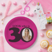 30e verjaardag foto kijken donkerroze papier bord (Feest)