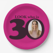 30e verjaardag foto kijken donkerroze papier bord (Voorkant)