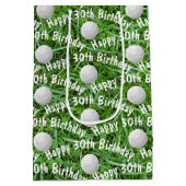 30e verjaardag Golf Balls op Grass Medium Gift Bag Cadeauzakje (Achterkant)