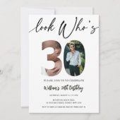 30e verjaardag: kijk eens wie 30 is! met twee foto kaart (Voorkant)