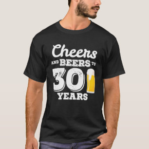 30e verjaardag op de borst en bier 30 jaar Dertigs T-shirt