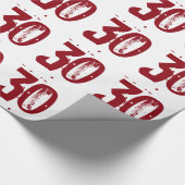 30e verjaardag, rode tekst op wit. cadeaupapier (Hoek)