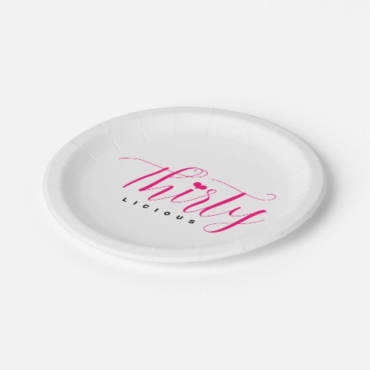 30e verjaardag Thirtylicious Hot Pink Black Heart Papieren Bordje (Gekanteld)